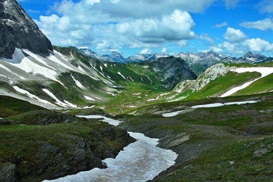 Austrian Alps - view from the footpath from R&uuml;fikop to the Stuttgarter Hut near Lech in the Lechtal Alps