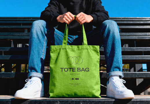 Tote Bag Mockup &ndash; Outdoor Packaging Branding Presentation (PSD)