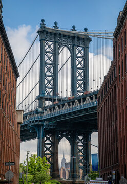 Iconic New York bridge framed by historic buildings