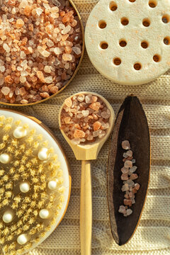 Spa salt and brush set for natural body exfoliation