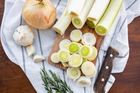 Fresh leeks and sliced rounds with onion and garlic