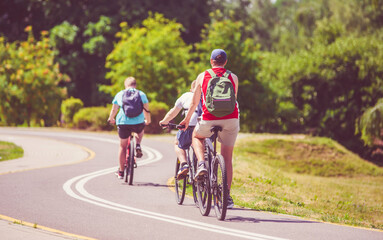 Obraz premium Cyclists ride on the bike path in the city Park 