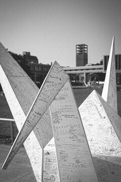 monument to the world war ii memorial in hiroshima peace memorial park