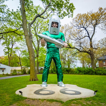 Gemini Giant Statue on Route 66 Wilmington Illinois