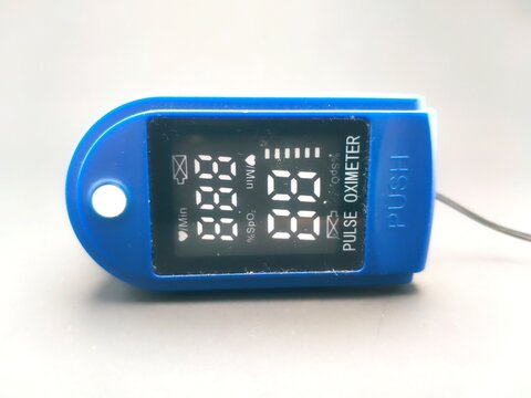 Portable Pulse Oximeter Measuring Blood Oxygen and Heart Rate