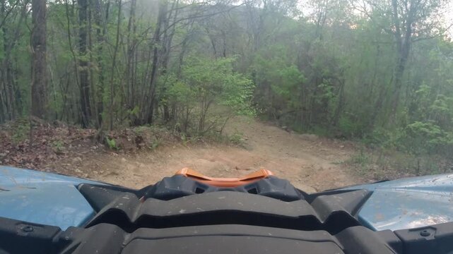 side by side travels down a steep descent in Ozark mountains, rocky trails, fpv view