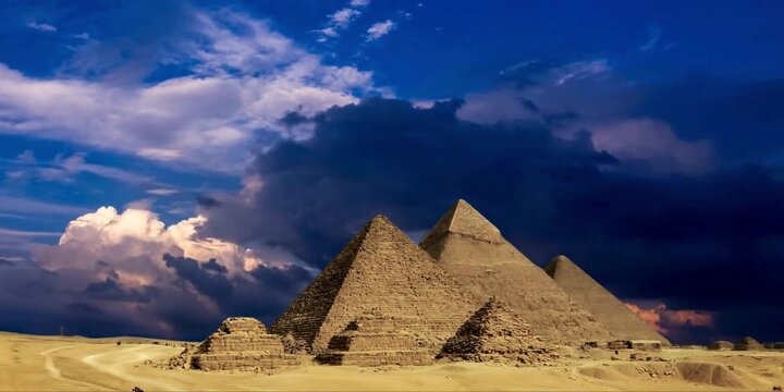pyramid of the pyramids in cairo, egypt
