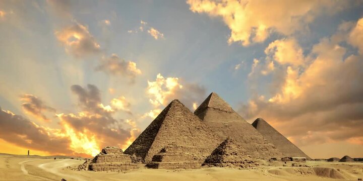 pyramid of the pyramids in cairo, egypt
