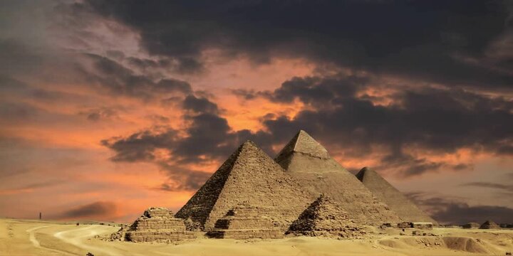 pyramid of the pyramids in cairo, egypt