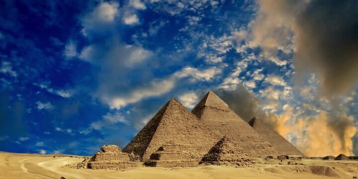 pyramid of the pyramids in cairo, egypt