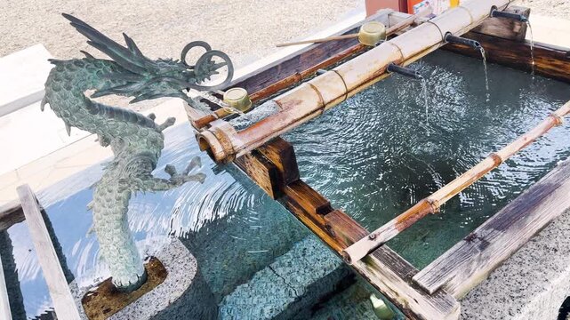 池上本門寺　手水舎の龍