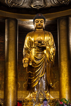 inner temple with golden Buddha, Golden Summit, Emeishan, Leshan Prefecture, Sichuan, People's Republic of China, Asia