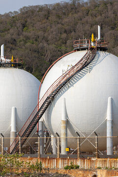 Refinery Infrastructure Featuring IoT Sensors for Methane Leak Detection and Monitoring. Sustainable Transition: Traditional Oil Refinery Integrating New Carbon Capture Unit. Wastewater Treatment.