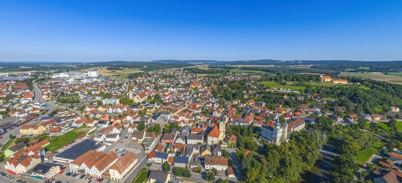 Sommerlicher Blick auf das Naabtal rund um Schwarzenfeld in der n&ouml;rdlichen Oberpfalz