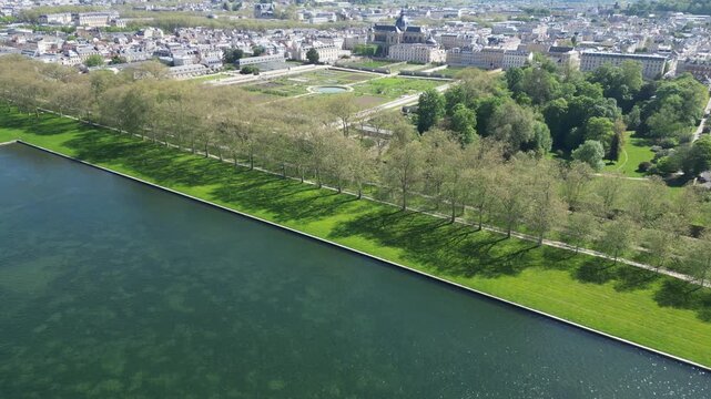 Versailles vue a&eacute;rienne, proche de la pi&egrave;ce d'eau des Suisses
