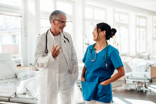 Doctor and nurse exchanging advice in a clinic setting