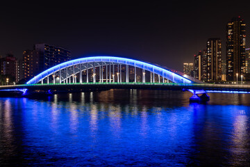 Fototapeta premium Illuminated Arch Bridge Over Sumida River, Vibrant Tokyo Nightscape