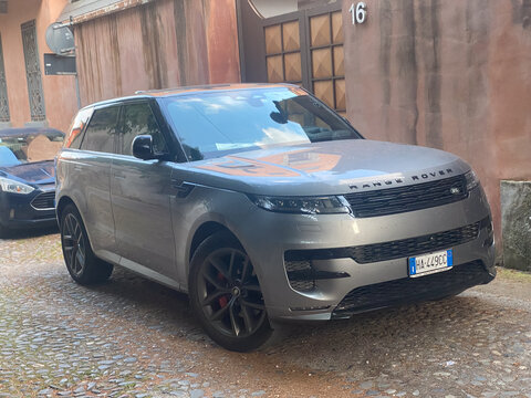Land Rover Range Rover Sport SUV, 2023 model, modern luxury car, electric vehicle, parked on cobblestone street