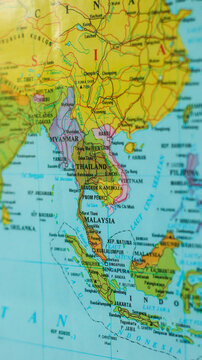 Detailed political map of Thailand and surrounding Southeast Asian countries including Myanmar, Laos, Cambodia, Vietnam, and Malaysia.
