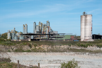 Obraz premium Industrial quarry plant with cement silos operating in huppel