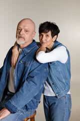 Obraz premium Loving senior couple sharing a warm moment in comfortable denim outfits