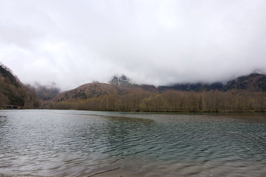 焼岳と梓川の清流 広角