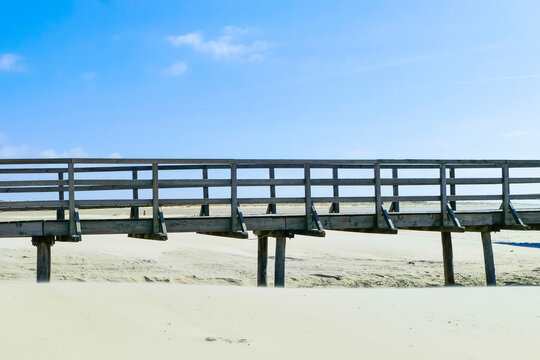 Br&uuml;cke Holzbr&uuml;cke am Strand