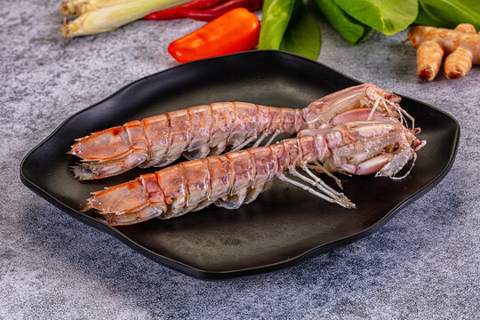 Gourmet boiled big Mantis shrimp