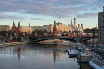 Fototapeta premium Grand Kremlin Palace, the ensemble of the Moscow Kremlin against the background of the Large Stone Bridge over the Moskva River, Moscow, Russia
