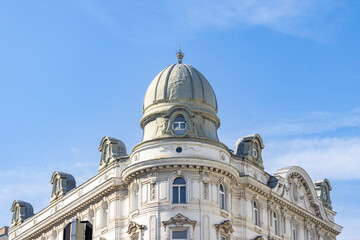 Historic ornate domed architecture in Vienna, Austria, elegant white facade under a clear blue sky © Hilda Weges