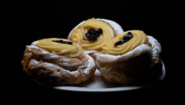 Beautiful photos of his majesty the zeppola of San Giuseppe