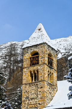 Pontresina, Sta. Maria, Kirche, Santa Maria, Engadiner Dorf, Oberengadin, Engadin, Alpen, Graub&uuml;nden, Wanderweg, Steinbock, Winter, Wintersport, Langlauf, Schweiz