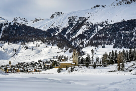 Celerina, Dorf, Bel Taimpel, Kirche, san gian, Oberengadin, Engadin, Alpen, Wanderweg, Engadiner Dorf, Graub&uuml;nden, St. Moritz, Winter, Wintersport, Langlauf, Schweiz