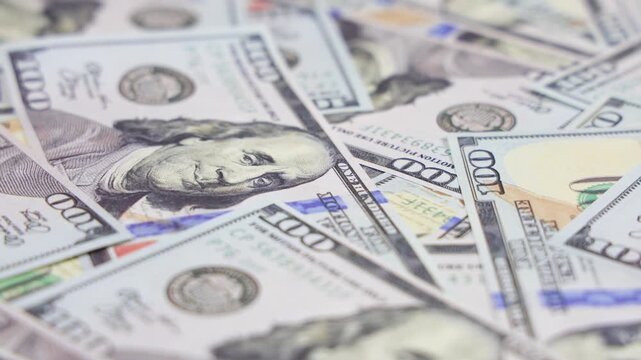 Gros plan sur des billets de banque en dollars am&eacute;ricains.