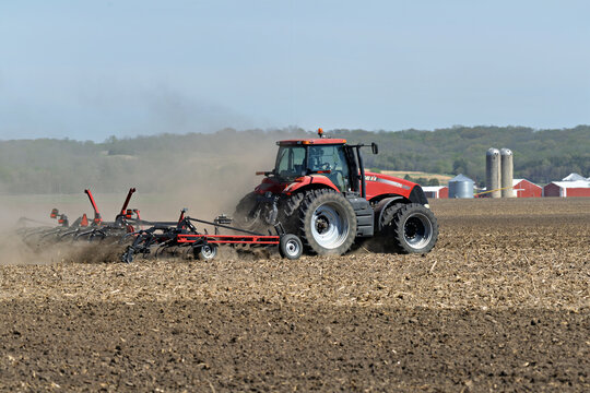 Thomson, Illinois, April 24, 2026, Case IH 340 Magnum tractor  Pulling a Case IH TIGER MATE 200 Double Fold Cultivator