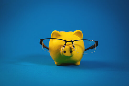 piggy bank with glasses .