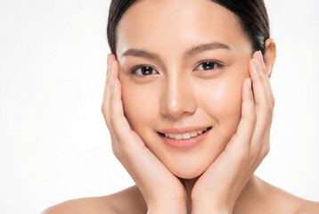 Obraz premium Young woman framing face with hands smiling at camera glowing skin