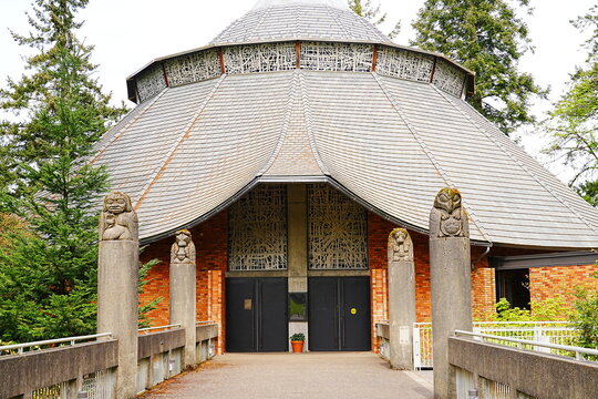 Lewis and Clark College Campus with Frank Manor House in Portland, Oregon - オレゴン州 ポートランド ルイス＆クラーク・カレッジ 歴史的なフランク・マナーハウスと美しいキャンパス風景