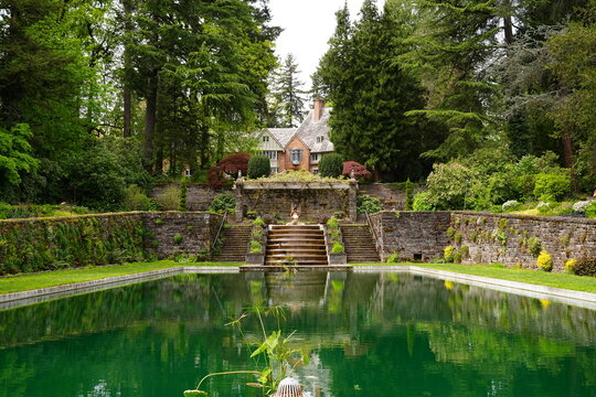 Lewis and Clark College Campus with Frank Manor House in Portland, Oregon - オレゴン州 ポートランド ルイス＆クラーク・カレッジ 歴史的なフランク・マナーハウスと美しいキャンパス風景
