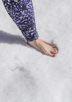 The benefits of barefoot snow walking