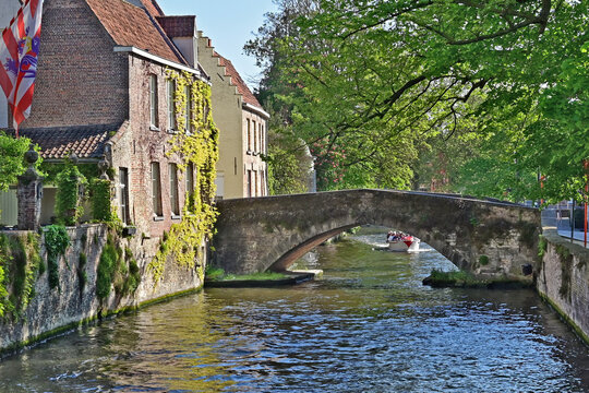 Bruges,  case, strade, ponti e canali nella citt&agrave; delle Fiandre,  Belgio