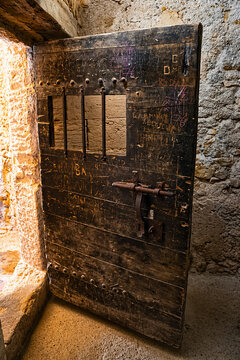 porte d'une cellule de la prison du ch&acirc;teau d'If