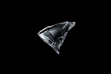 Fototapeta premium Broken glass shard isolated on transparent background. Realistic clear crystal fragment ideal for compositing, VFX, product photography and high-impact design.