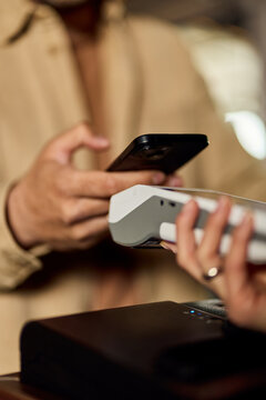 Contactless Mobile Payment Transaction at Point Of Sale With Customer and Card Reader Interaction