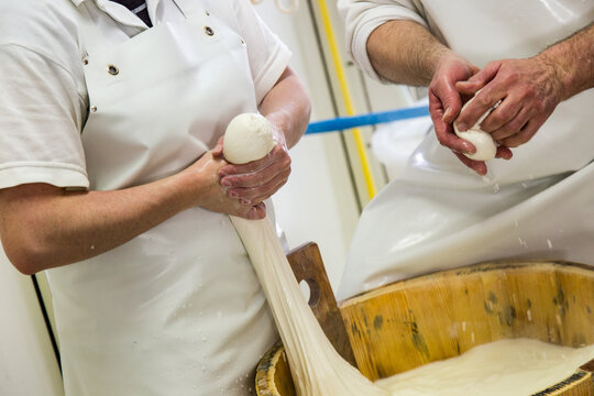 Lavorazione delle mozzarelle