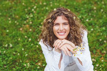 Naklejka premium Pretty smiling authentic girl relaxing outdoor in summer by sunlight.