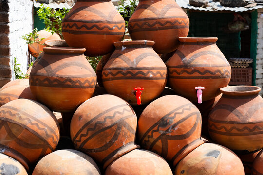 Traditional clay matka pots for drinking water displayed at roadside vendor in India