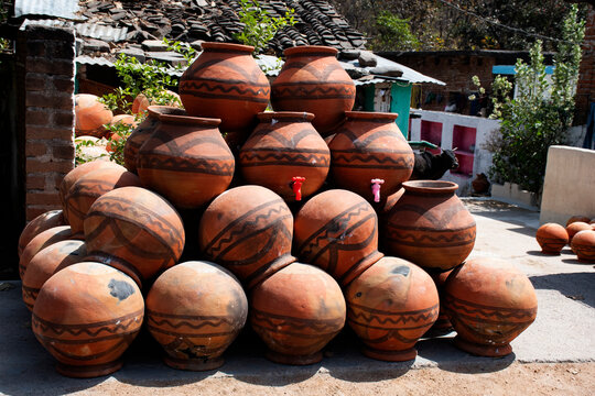 Traditional clay matka pots for drinking water displayed at roadside vendor in India