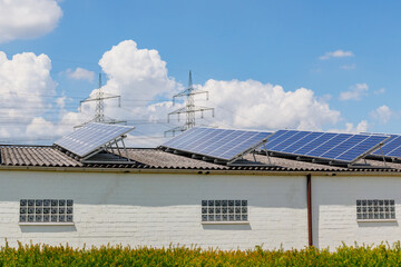 Obraz premium Solar panels on a roof with power lines and a blue sky in the background during the day