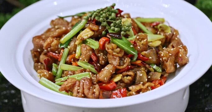 Delicious Hunan-style Celery with Chili Peppers, Garlic, and Sichuan Peppercorn Stir-fried Pork Intestines